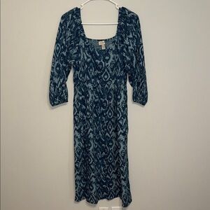 AnyBody Blue Patterned Long Sleeve Dress - size medium. B8